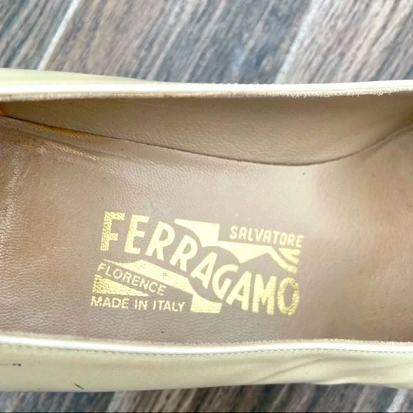 Salvatore Ferragamo Vintage Ivory Leather Pumps – Classic Elegance - Picture 9 of 12